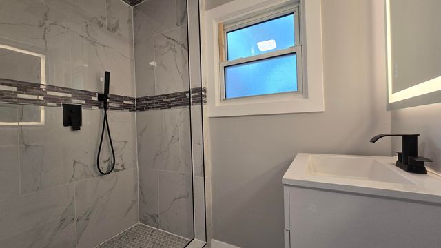 3242 Tenny Street, Lansing City, MI 48910