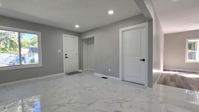 3242 Tenny Street, Lansing City, MI 48910