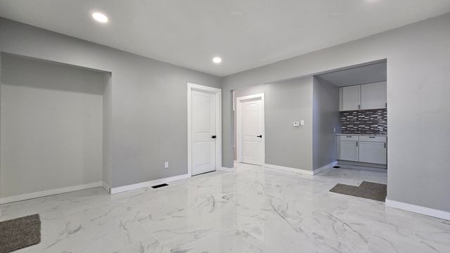 3242 Tenny Street, Lansing City, MI 48910