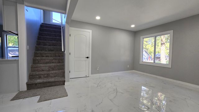 3242 Tenny Street, Lansing City, MI 48910