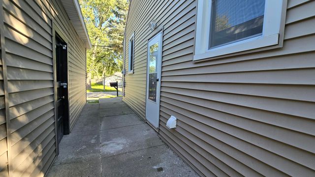 3242 Tenny Street, Lansing City, MI 48910