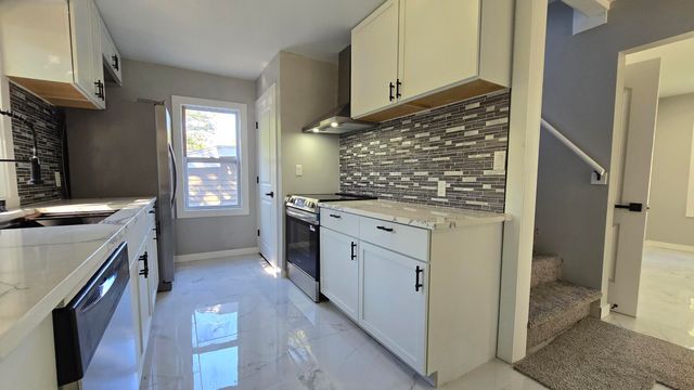 3242 Tenny Street, Lansing City, MI 48910