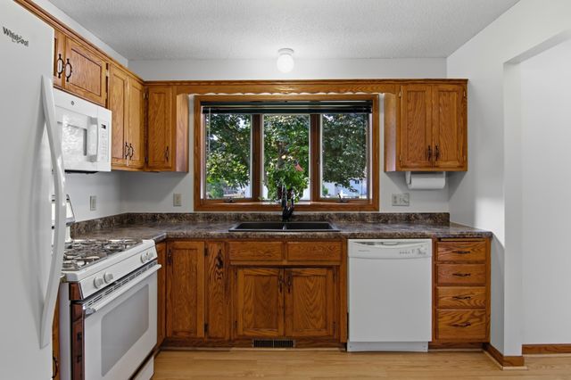 2295 Ariel Court N, North Saint Paul, MN 55109