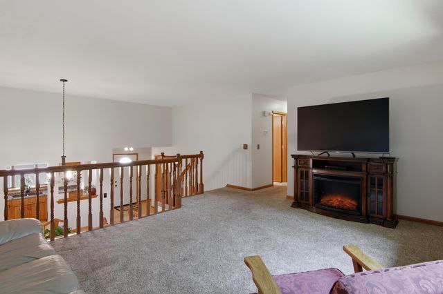 2295 Ariel Court N, North Saint Paul, MN 55109