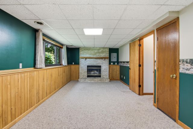 2295 Ariel Court N, North Saint Paul, MN 55109