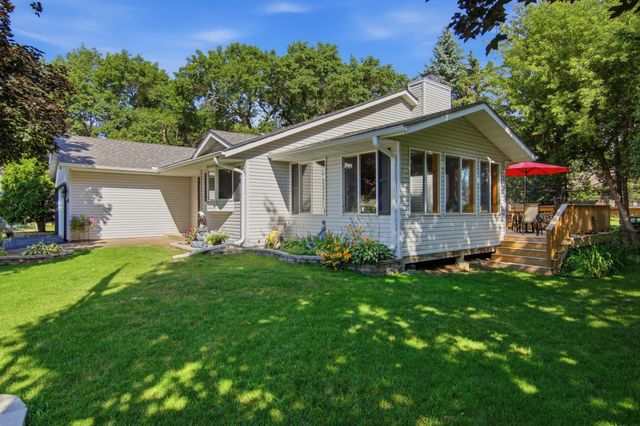 2295 Ariel Court N, North Saint Paul, MN 55109