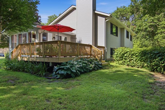 2295 Ariel Court N, North Saint Paul, MN 55109