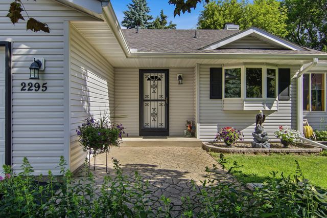 2295 Ariel Court N, North Saint Paul, MN 55109