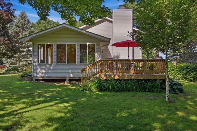2295 Ariel Court N, North Saint Paul, MN 55109