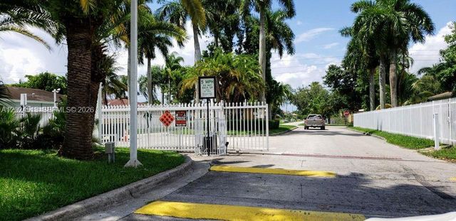 854 SW 8th Pl, Florida City, FL 33034