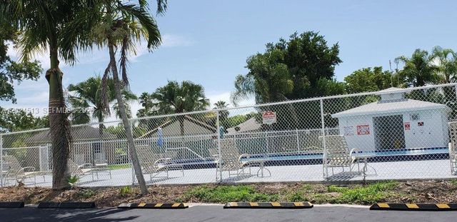 854 SW 8th Pl, Florida City, FL 33034