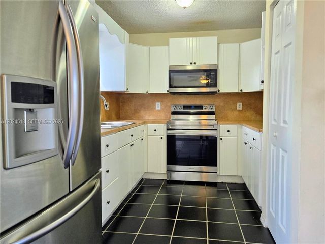 854 SW 8th Pl, Florida City, FL 33034
