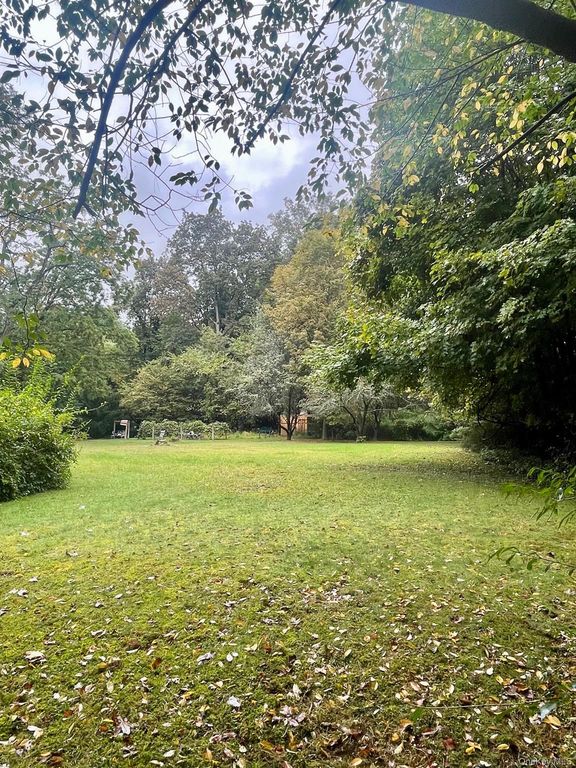 8 Bayard Lane N, Suffern, NY 10901