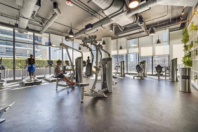 45 SW 9th St 1904, Miami, FL 33130