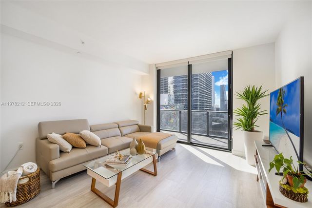 45 SW 9th St 1904, Miami, FL 33130