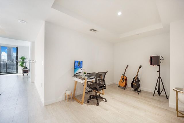 45 SW 9th St 1904, Miami, FL 33130