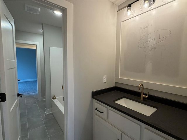 1605 SW Arbor Park Drive, Lee's Summit, MO 64082