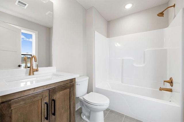 1605 SW Arbor Park Drive, Lee's Summit, MO 64082