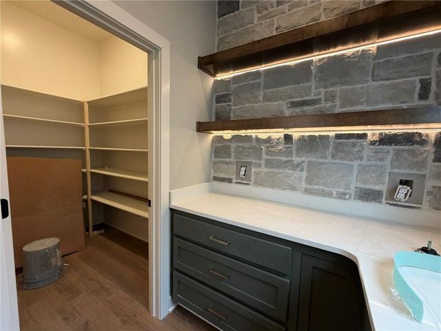 1605 SW Arbor Park Drive, Lee's Summit, MO 64082