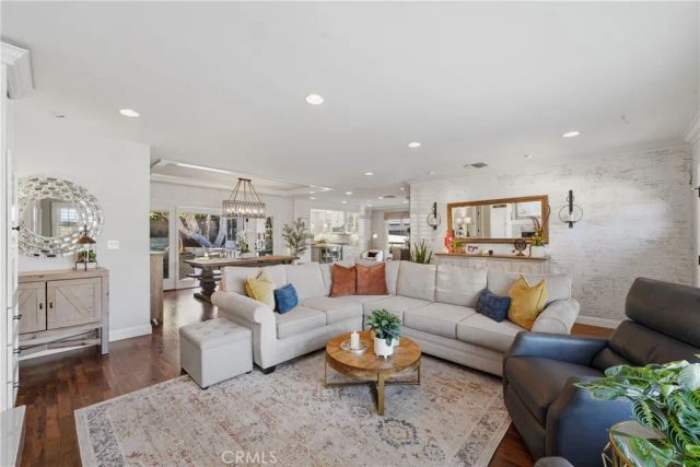 5220 E El Roble, Long Beach, CA 90815