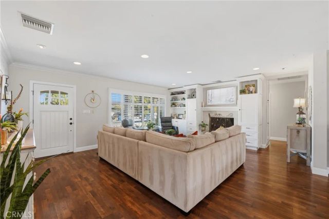 5220 E El Roble, Long Beach, CA 90815