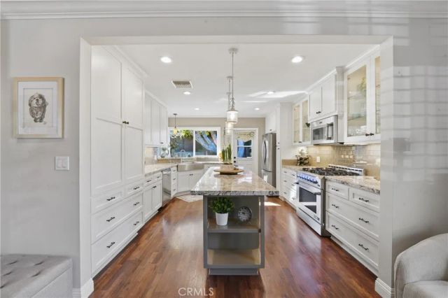 5220 E El Roble, Long Beach, CA 90815