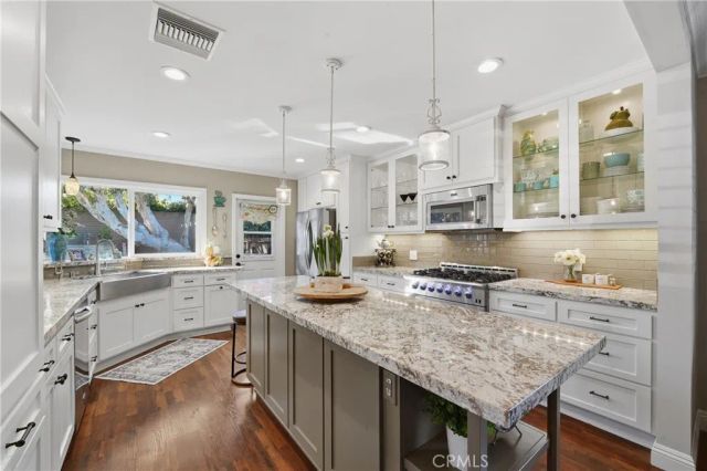 5220 E El Roble, Long Beach, CA 90815