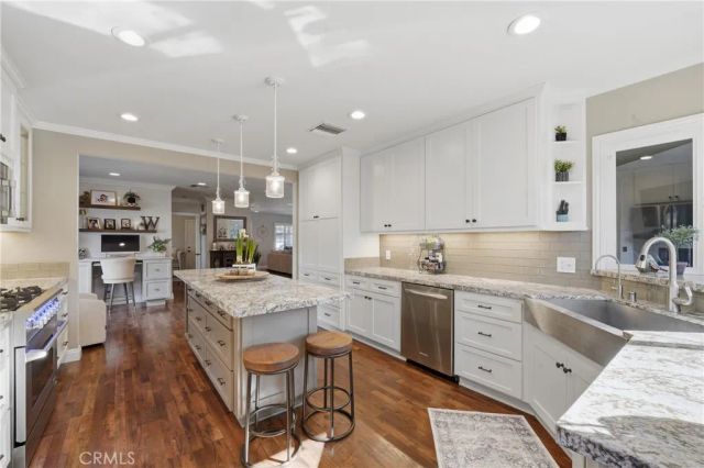 5220 E El Roble, Long Beach, CA 90815