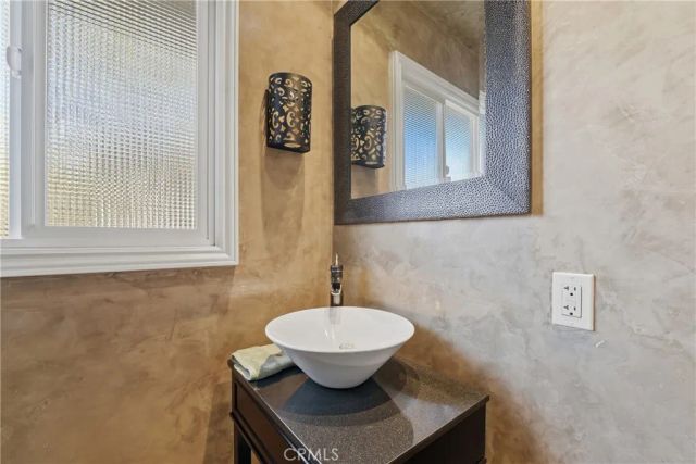 5220 E El Roble, Long Beach, CA 90815