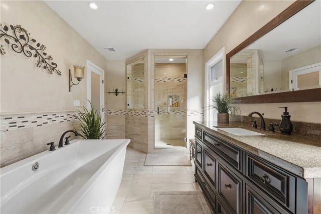 5220 E El Roble, Long Beach, CA 90815