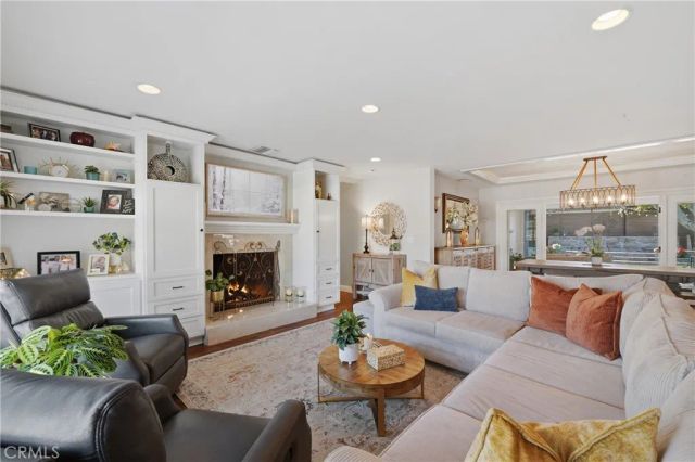 5220 E El Roble, Long Beach, CA 90815