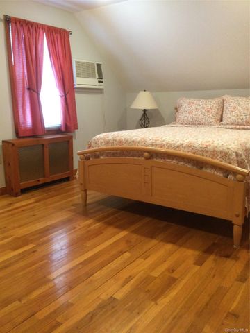 104 Phyllis Drive, Lindenhurst, NY 11757