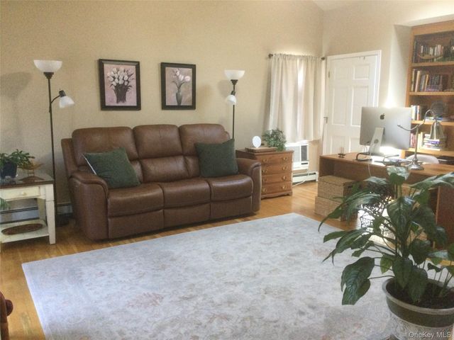 104 Phyllis Drive, Lindenhurst, NY 11757