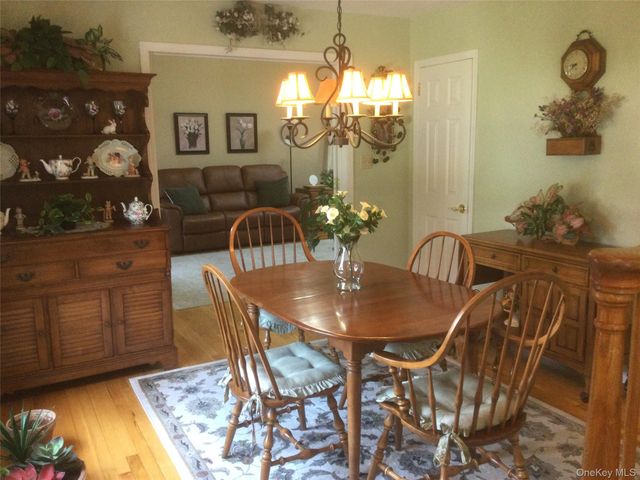 104 Phyllis Drive, Lindenhurst, NY 11757