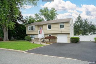 14 Poplar Street, Bloomingdale, NJ 07403