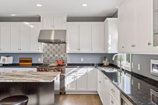 17 Crescent Lane, North Oaks, MN 55127