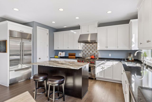 17 Crescent Lane, North Oaks, MN 55127