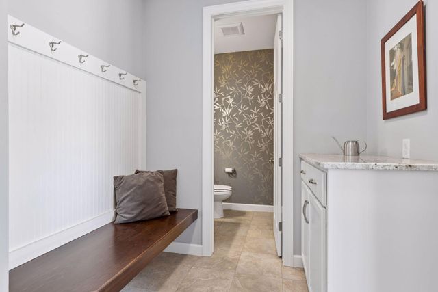 17 Crescent Lane, North Oaks, MN 55127