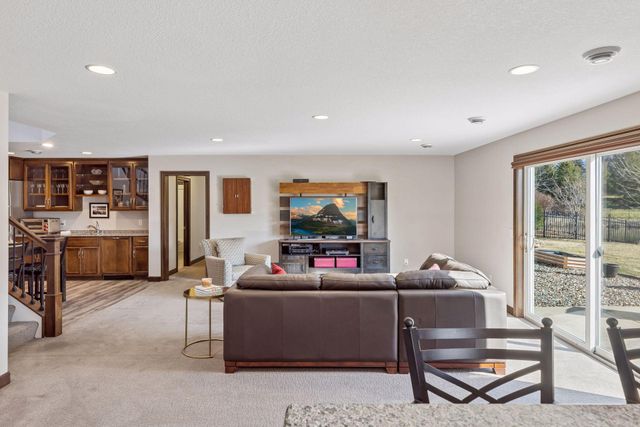 17 Crescent Lane, North Oaks, MN 55127