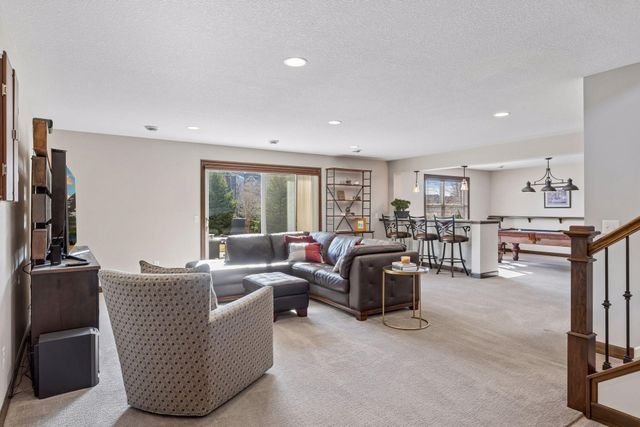 17 Crescent Lane, North Oaks, MN 55127