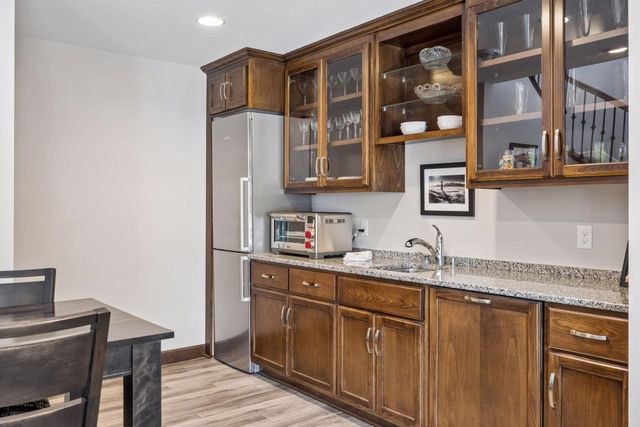 17 Crescent Lane, North Oaks, MN 55127