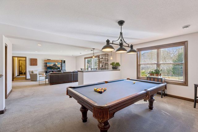 17 Crescent Lane, North Oaks, MN 55127