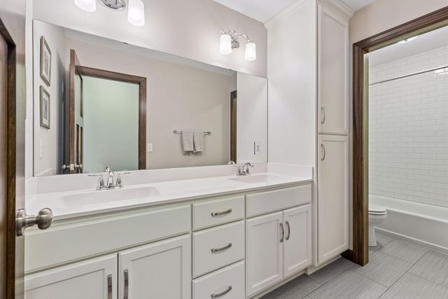 17 Crescent Lane, North Oaks, MN 55127