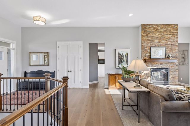 17 Crescent Lane, North Oaks, MN 55127