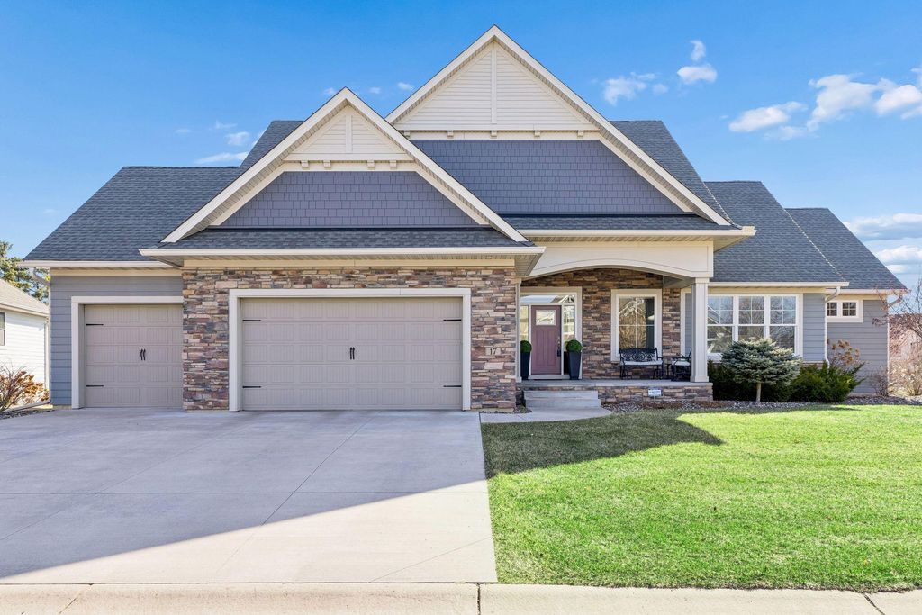 17 Crescent Lane, North Oaks, MN 55127