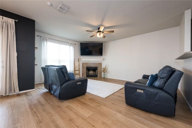 1627 Kawati Way, Krum, TX 76249