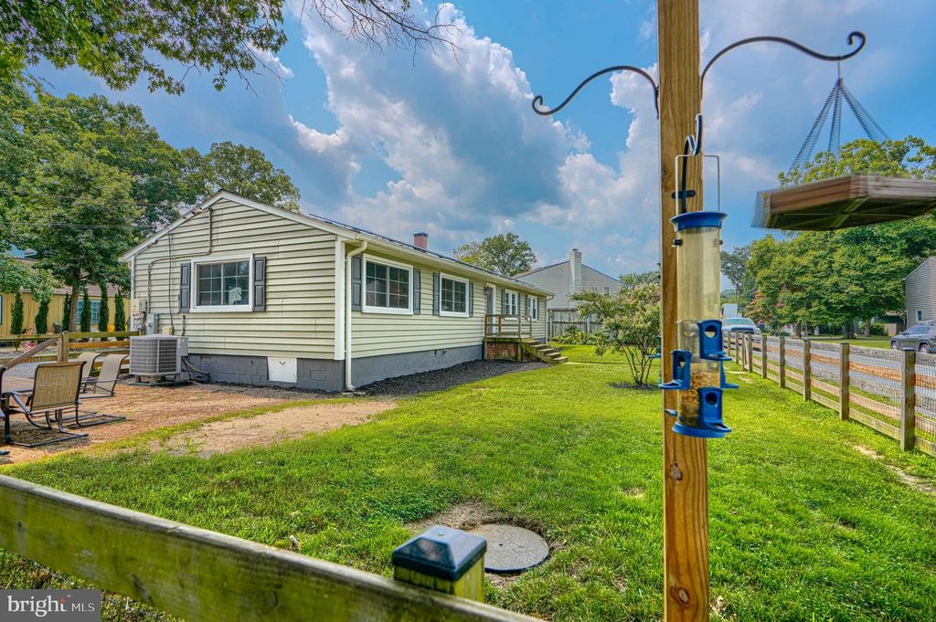 Image 10 of property listing at 1813 POTOMAC RD, Edgewater, MD 21037