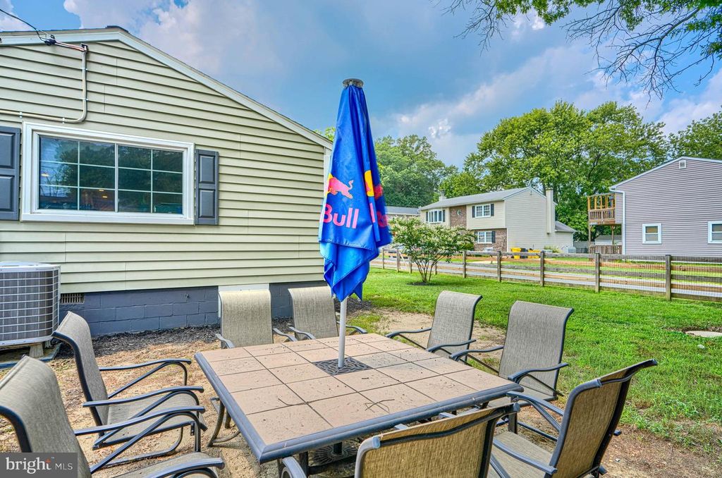 Image 11 of property listing at 1813 POTOMAC RD, Edgewater, MD 21037