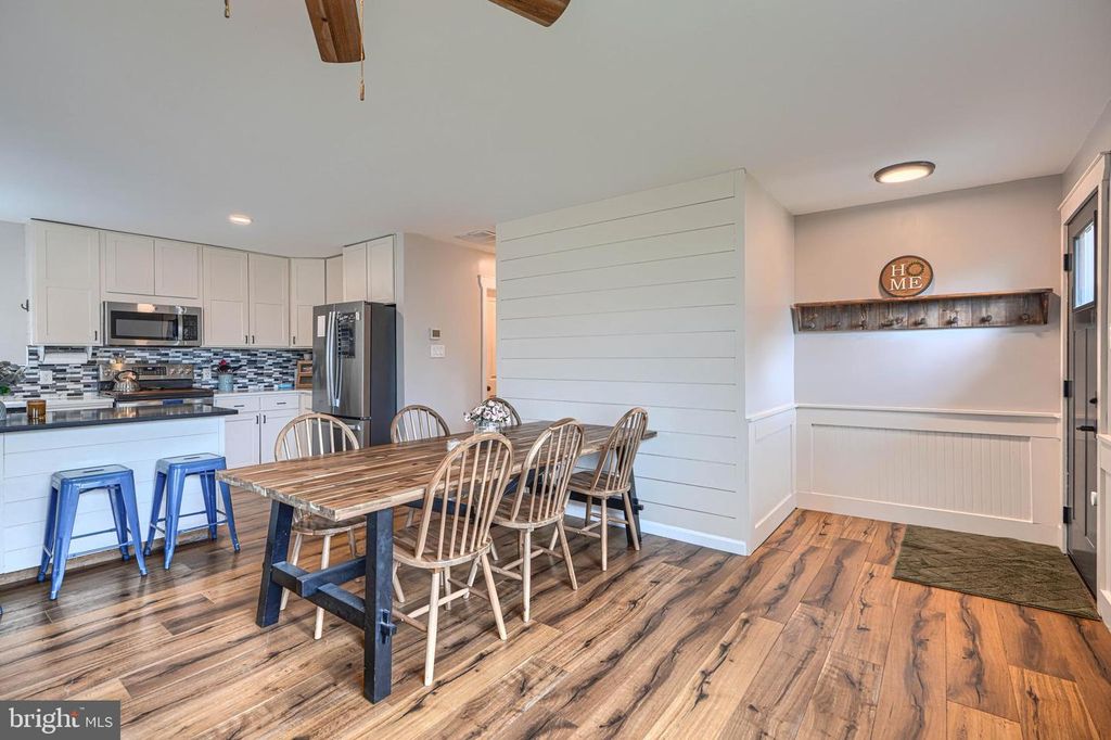 Image 13 of property listing at 1813 POTOMAC RD, Edgewater, MD 21037