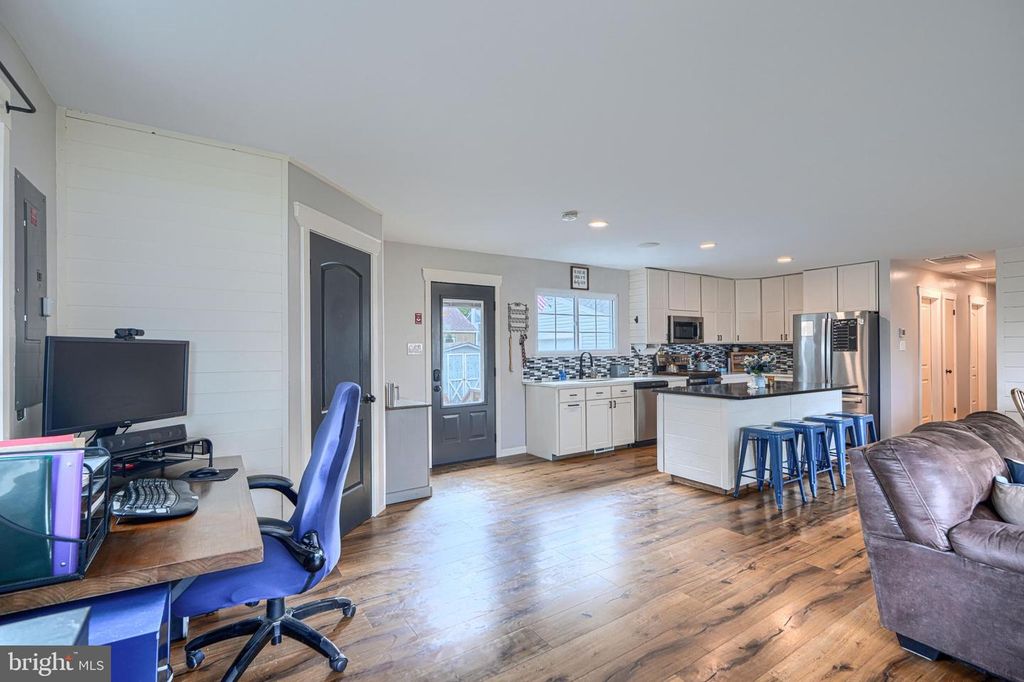 Image 17 of property listing at 1813 POTOMAC RD, Edgewater, MD 21037